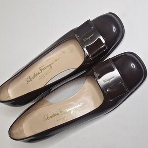 Salvatore Ferragamo Vara Bow Chocolate Brown Patent Leather Pumps Size 7.5 C